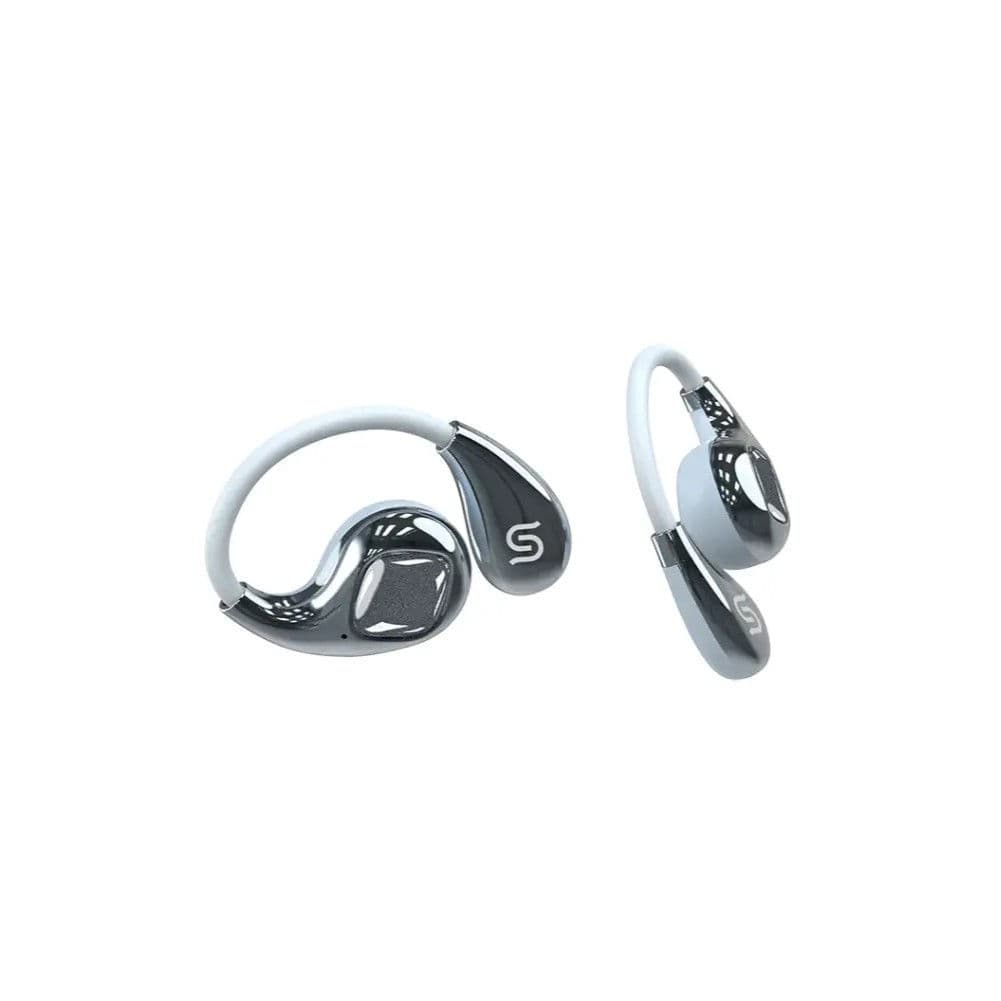 دو گوشی ایرپاد پرودو Soundtec Hand Bag نقره‌ای با قلاب دور گوش سفید و لوگوی S، از دو زاویه روی زمینه سفید