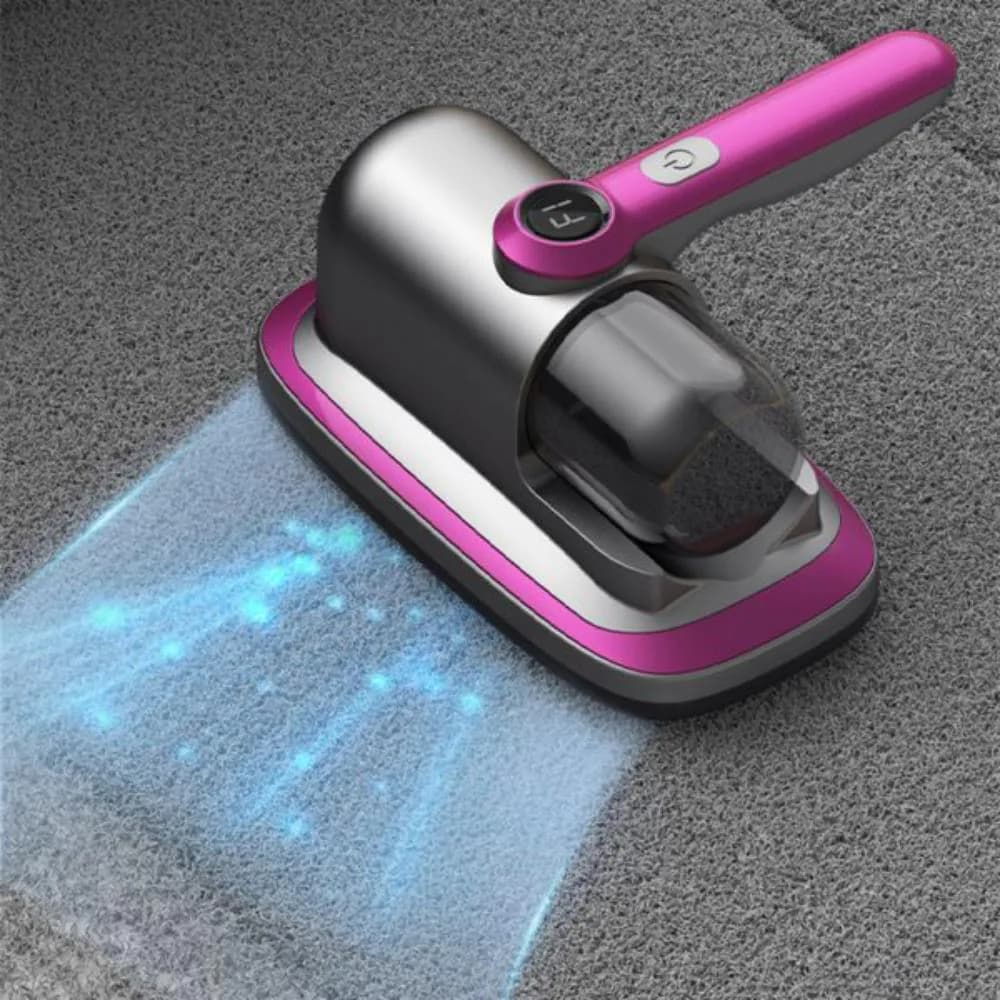 جاروبرقی ضد کنه BF-C01 روی فرش با نور UV-C روشن هنگام نظافت سطح پارچه‌ای