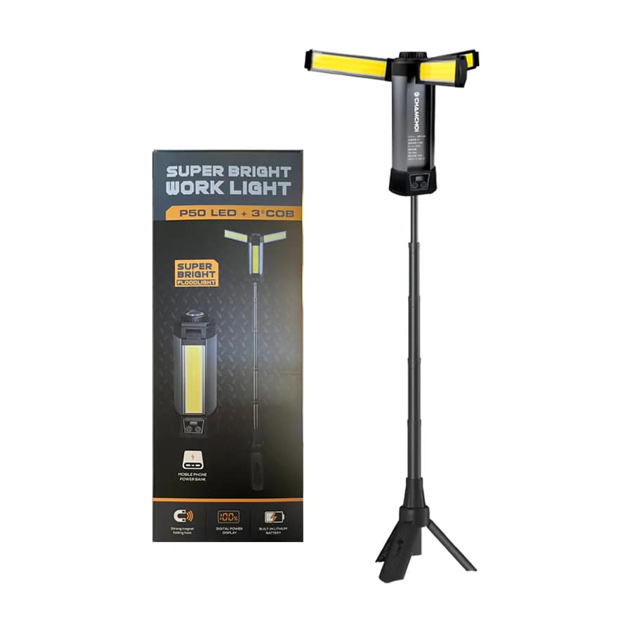 جعبه چراغ کار LED شارژی P-50 در کنار چراغ نصب‌شده روی سه‌پایه